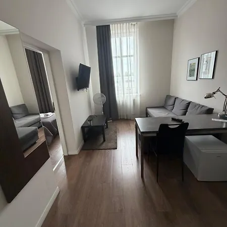 Hotel Brick Arch 3*